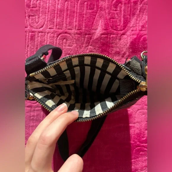 Juicy Couture Black Crossbody Bag Y2K Crest Logo - Picture 12 of 16